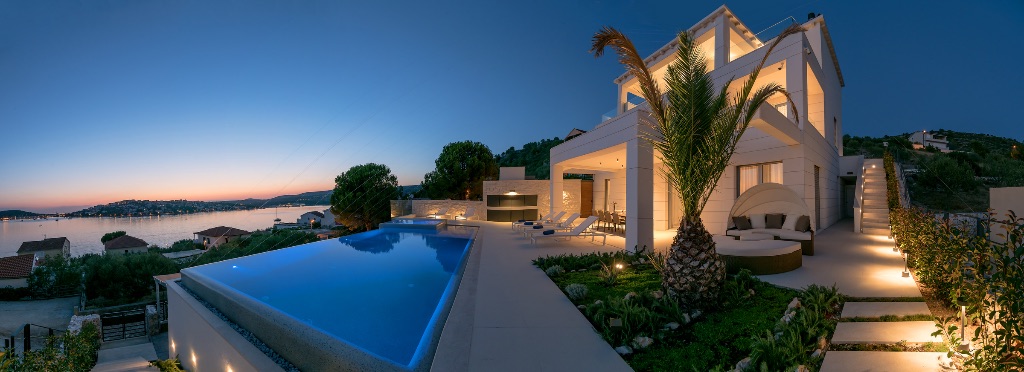 Villa Carpe Diem2 Panorama Ansicht mit Pool und Meerblick